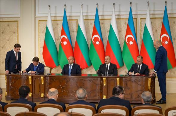 “България Еър” подписа споразумение с националния авиопревозвач на Азербайджан